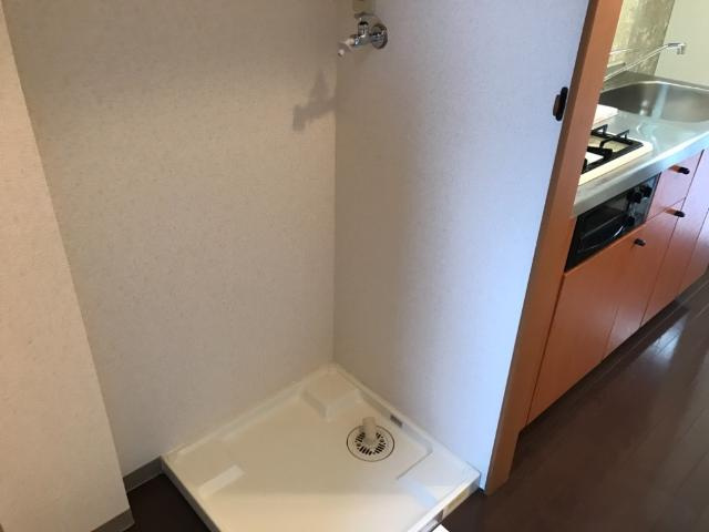 フレンドリーハイツのその他|洗濯機置場