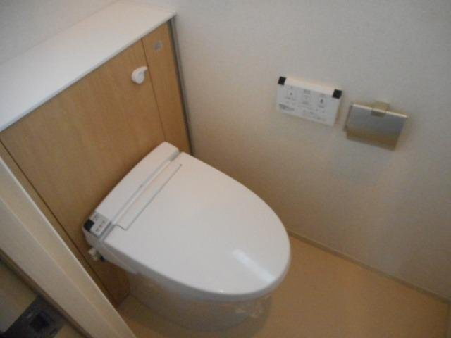 グラン・カーズのトイレ|落ち着いた色調のトイレです