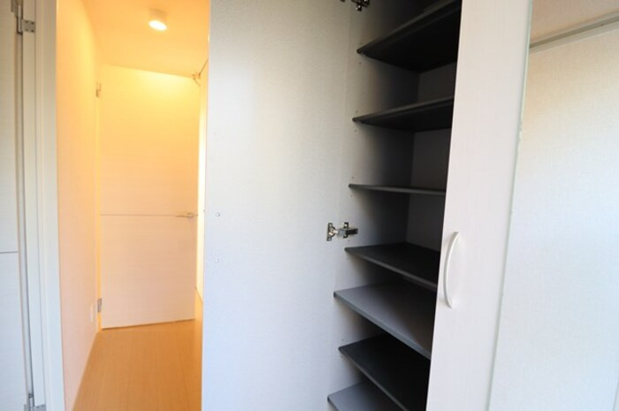 シエロ　ル　シャトーの収納|トールタイプの姿見付シューズボックス