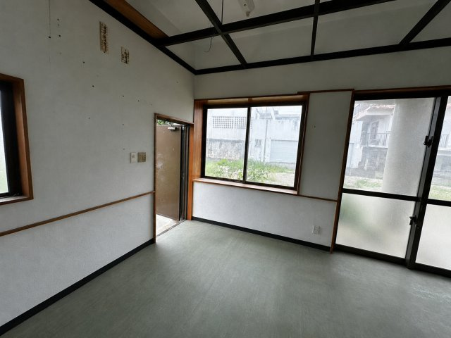 沖縄市諸見里のその他|一階