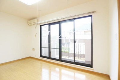 【居間・リビング】 | グラッセア馬事公苑第一 | 洋室のお部屋です。