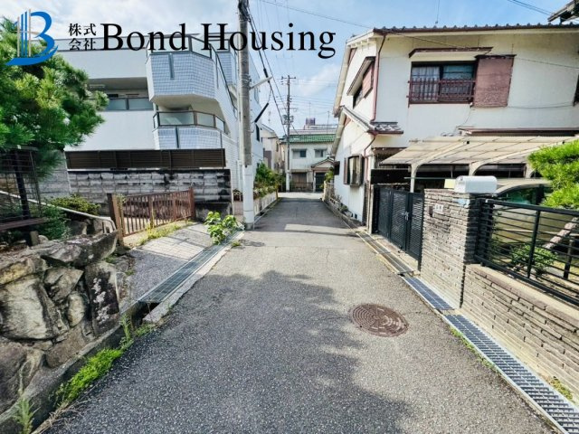 幹太くん付き・WIC２つ付き・星陵台　２号棟の前面道路含む現地写真