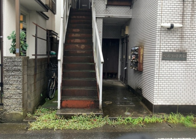 【駐車場】 | ベルコート共和 | 駐車場と明記されていても、最小スペースでつくられた駐車場だと大型車は駐車できなかったり、出入りしにくくなったりする可能性があります。お車のサイズと購入したい物件の駐車場のサイズを現地で確認しましょう。