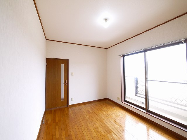 荒井スカイヴィレッジの洋室|明るい洋室です