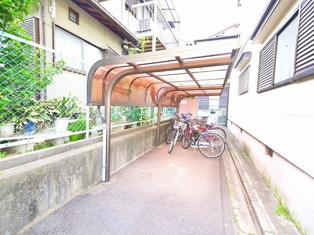 荒井スカイヴィレッジのその他共用部分|ゆったりとした駐輪スペース
