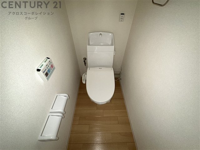 温水洗浄便座付きのトイレです♪