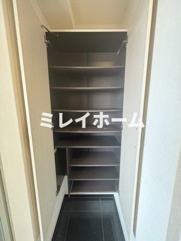 グリーンアベニューⅥの玄関