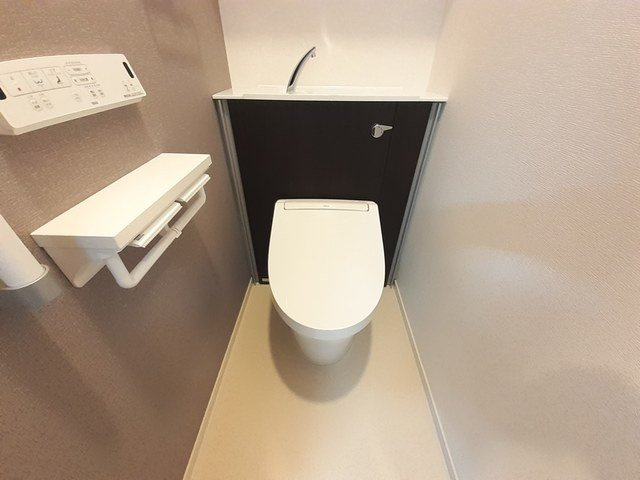 アンジュ　ド　ボヌール　香里園のトイレ|ゆったりとした空間のトイレです