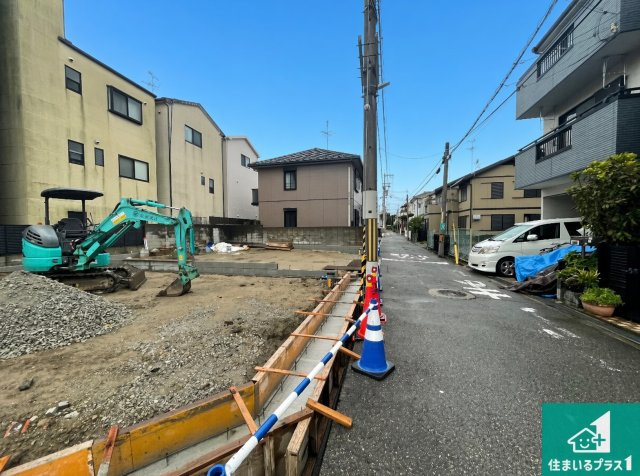 豊中市上津島　第1期　新築一戸建ての前面道路含む現地写真|周辺は落ち着いた街並みの住宅地！子育てがしやすい住環境です！まだ未完成ですが、現地でしかわからない事もございます。是非一度ご覧ください。