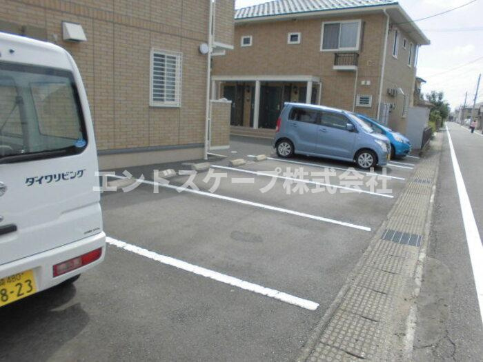 リビングタウン下石倉　Ｄの駐車場|高崎、前橋のお部屋探しはエンドスケープまで！お客様の理想お聞かせ下さい♪