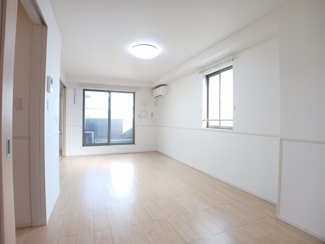 藤沢市城南２丁目のアパートの居間・リビング