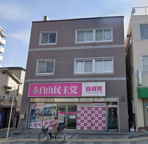 大手ビルの外観