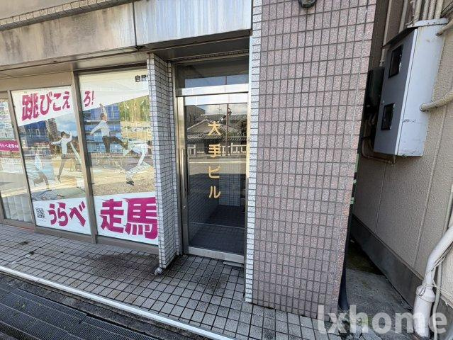 大手ビルのエントランス