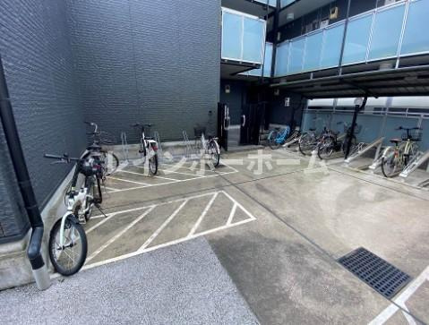 レオネクスト和光の駐車場