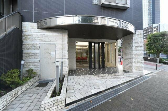 アヴァンツァーレ新宿ピアチェーレのエントランス