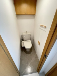温水洗浄便座付きのトイレです♪