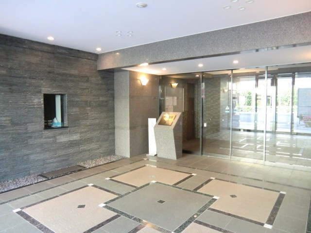 ルーブル大森町のエントランス