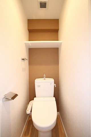 新品家具付きマンション博多駅南7(KaGood福岡)のトイレ