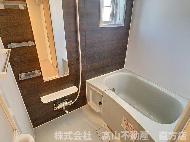 直方市知古３丁目のアパートの浴室