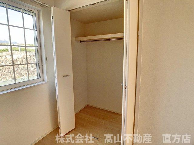 直方市知古３丁目のアパートの収納