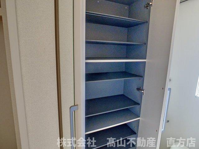 直方市知古３丁目のアパートの収納