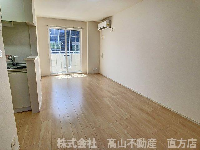 直方市知古３丁目のアパートの居間・リビング