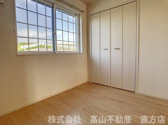 直方市知古３丁目のアパートの洋室