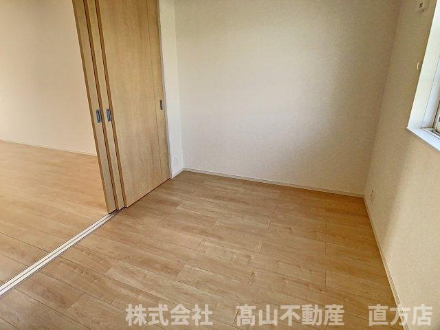 直方市知古３丁目のアパートの洋室