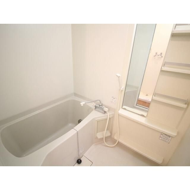 ハイツリバーサイドの浴室
