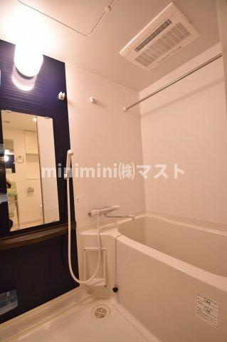 ラシュレエグゼ本町の浴室