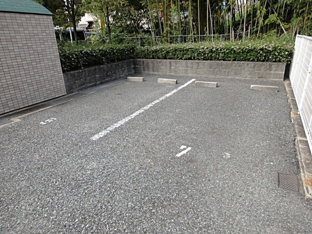 パークハイム宝塚清荒神の駐車場