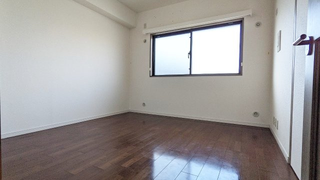 パークハイム宝塚清荒神の洋室