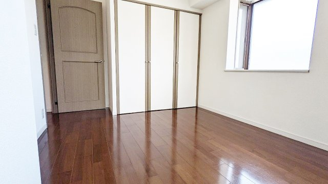 パークハイム宝塚清荒神の洋室