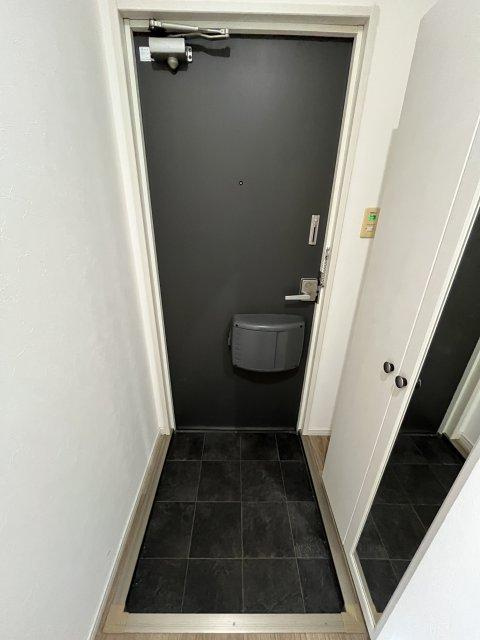 ハイツサンライフＤ棟の玄関
