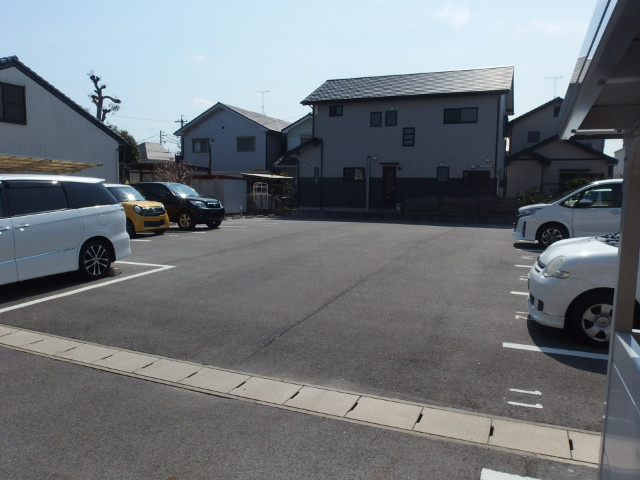 リーブル　ミネットの駐車場