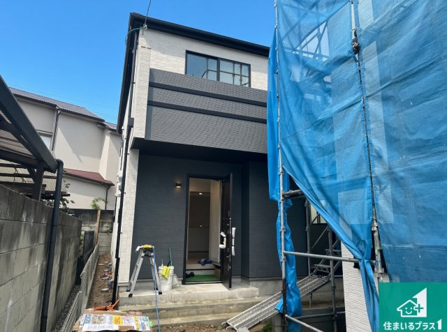 ■三島郡島本町山崎　新築一戸建ての外観|周辺は落ち着いた街並みの住宅地！子育てがしやすい住環境です！まだ未完成ですが、現地でしかわからない事もございます。是非一度ご覧ください。