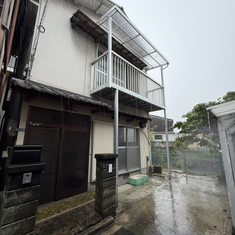 石津元町　車庫付戸建のエントランス