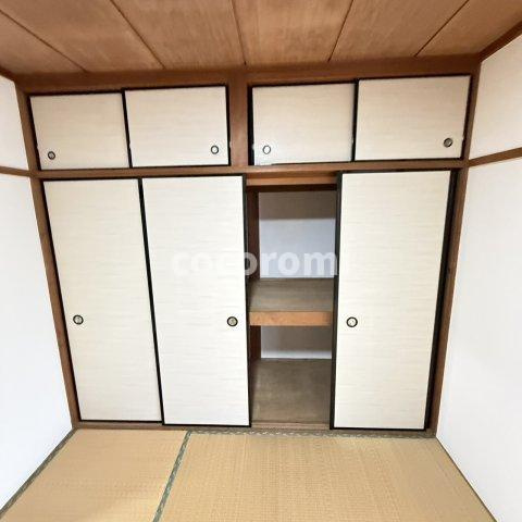 石津元町　車庫付戸建の収納