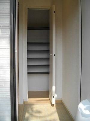 羽村市羽加美１丁目のアパートの玄関