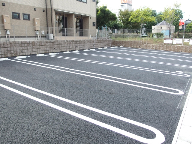 コリエンテ緑丘の駐車場