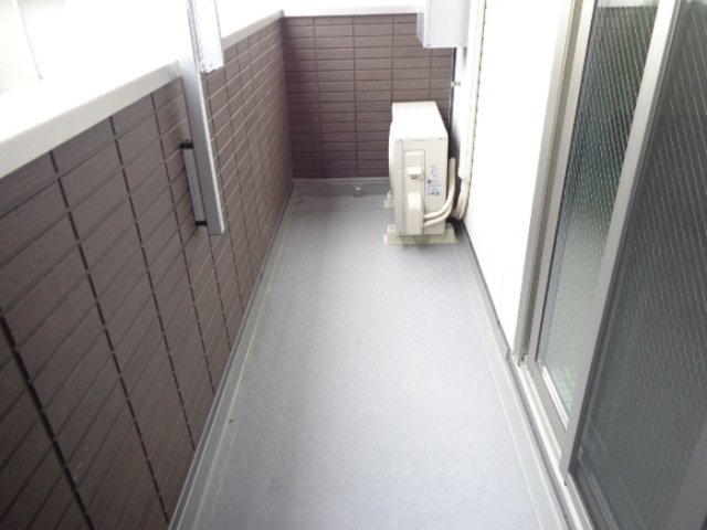 福岡市南区清水４丁目のアパートのバルコニー