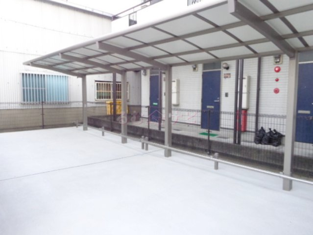 福岡市南区清水４丁目のアパートのエントランス
