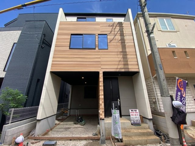 練馬区桜台4丁目 限定1棟の外観|建物完成につきご見学いただけます
間口の広い整形地に誕生しました
光と風を享受する心地よい家です