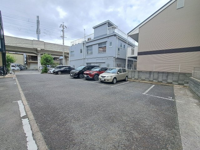 サンハウス西宮の駐車場