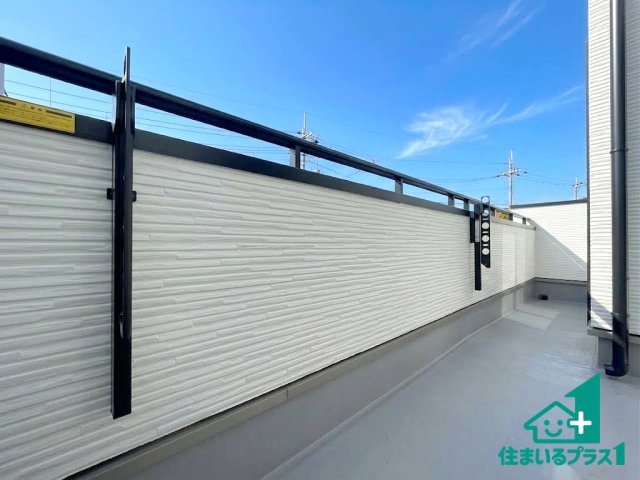 ■三島郡島本町山崎　新築一戸建てのバルコニー|ワイドバルコニーは洗濯物を干すスペースが広いのでご家族が多くても安心！