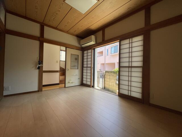 東新小岩1丁目貸家の洋室