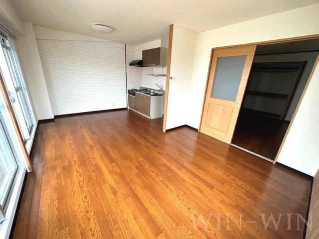 TENOHA TOYOHASHIの居間・リビング|イメージ（同建物内別部屋の写真です）