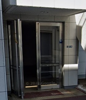 中銀木場マンションのエントランス