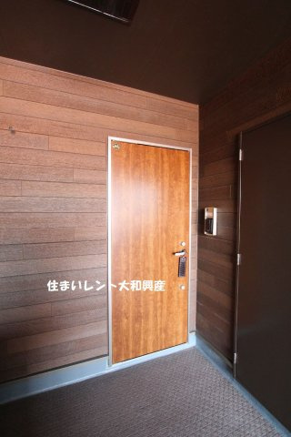 クリスタルメゾンしらかばの玄関