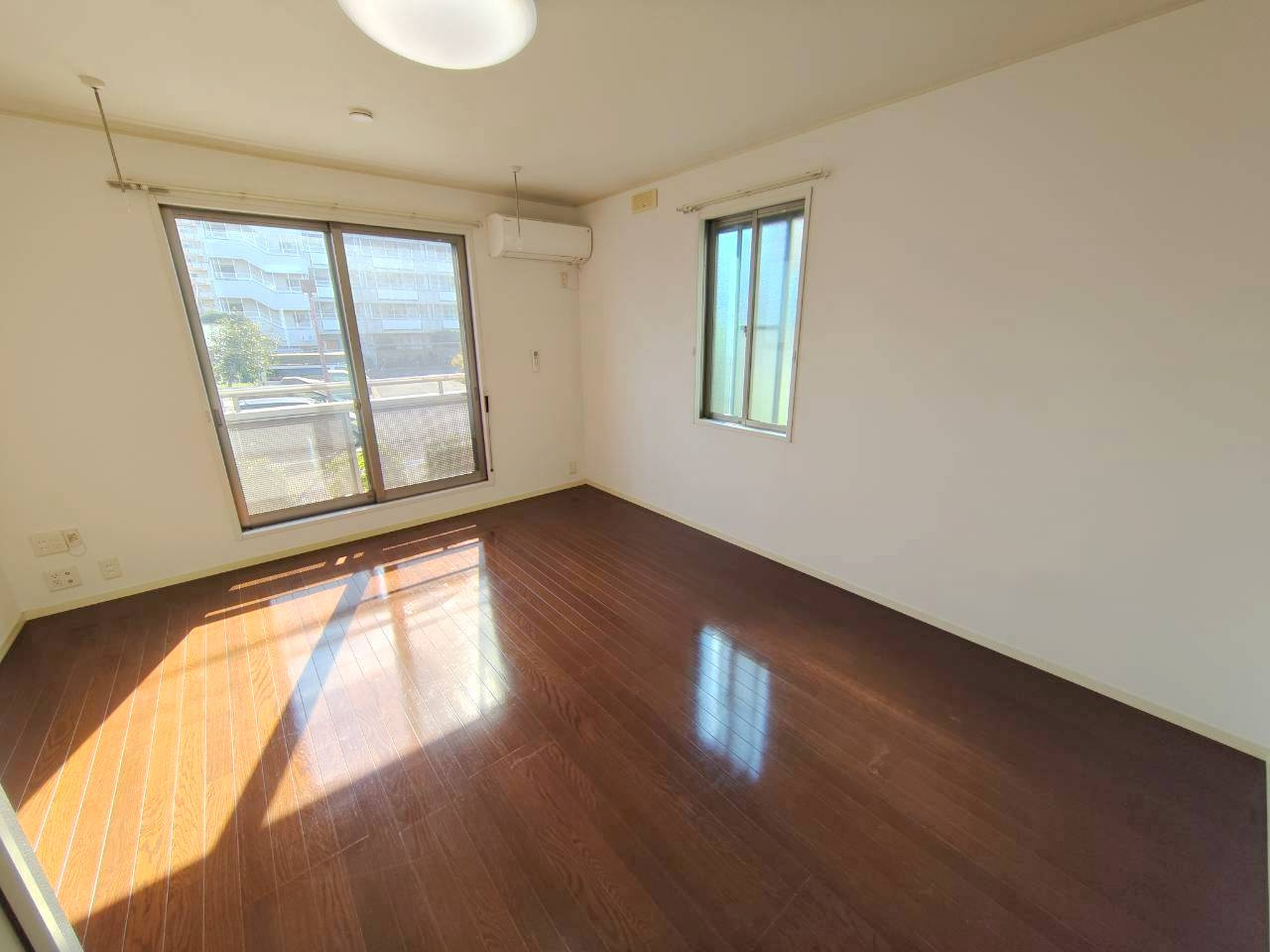 若宮２５４の居間・リビング|★２面窓の明るいお部屋です★クリーニング前の写真となります